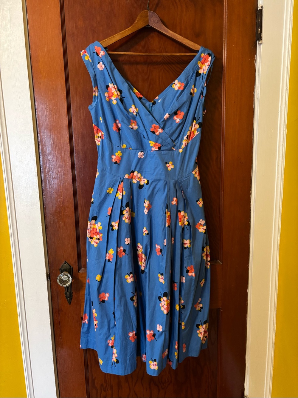 Retro, Vintage-style Emily and Fin Blue Floral Midi Dress with V-Neck